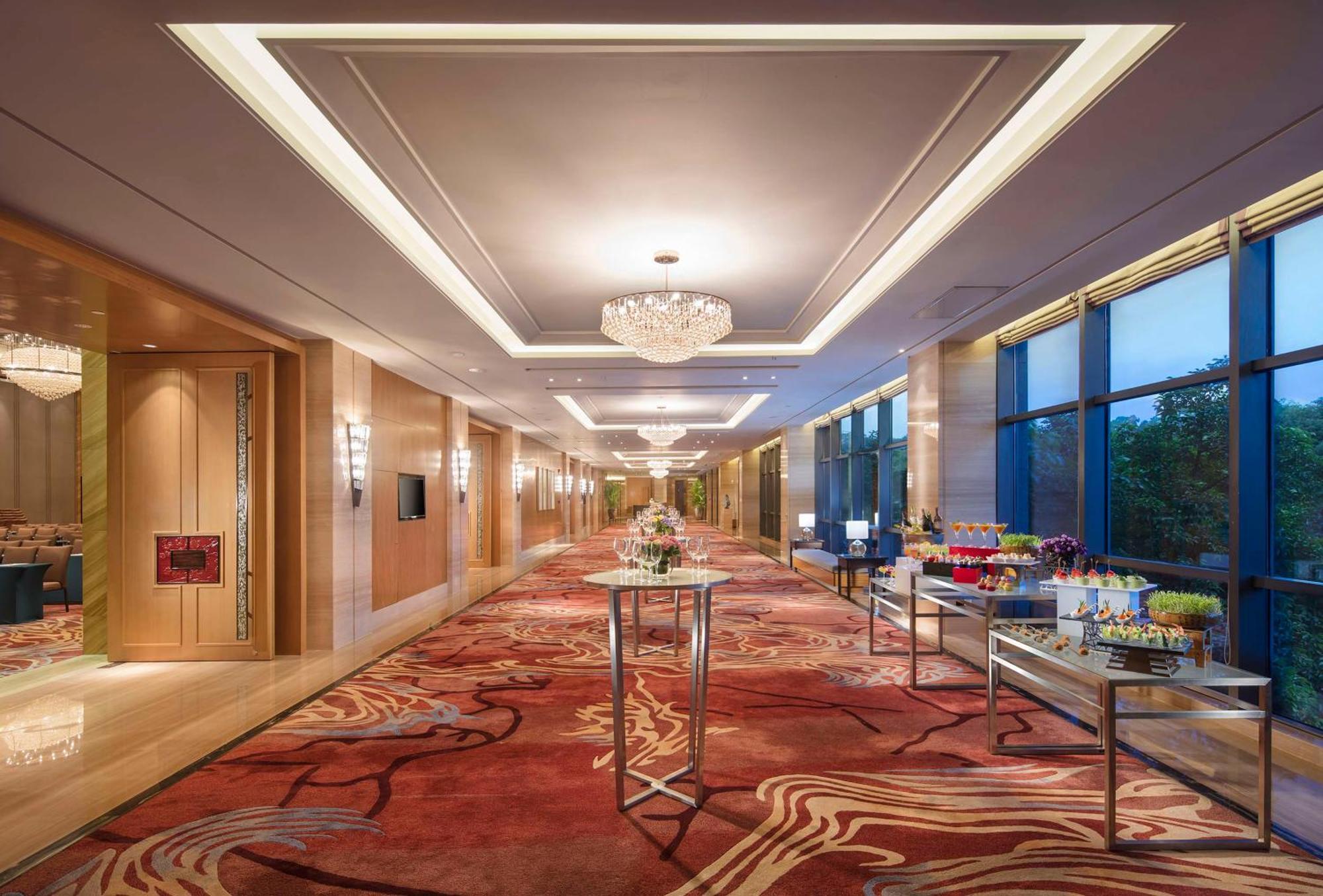 Doubletree By Hilton Guangzhou Science City-Free Shuttle Bus Service During Canton Fair Period Exterior photo